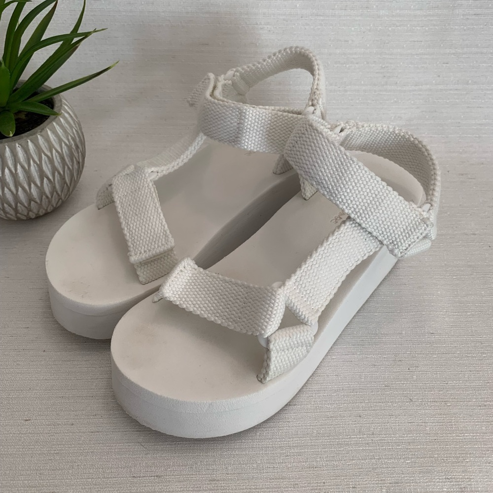Wild Diva Lounge Sassy White Yoga Mat Platform Sandals Woman’s 7 - Picture 6 of 12